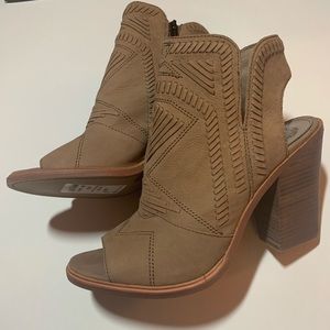 Vince Camuto booties boots size 10